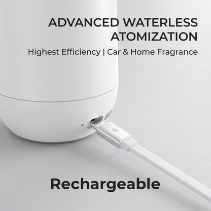 Gros plan sur un câble de chargement USB-C branché à la base du diffuseur d'atomisation sans eau rechargeable Alphinea Advanced.