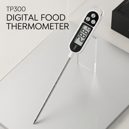 Gros plan sur le thermomètre alimentaire numérique Alphinea TP300 posé sur un plan de travail de cuisine moderne, affichant une température précise de 28,8 °C sur son écran LCD.